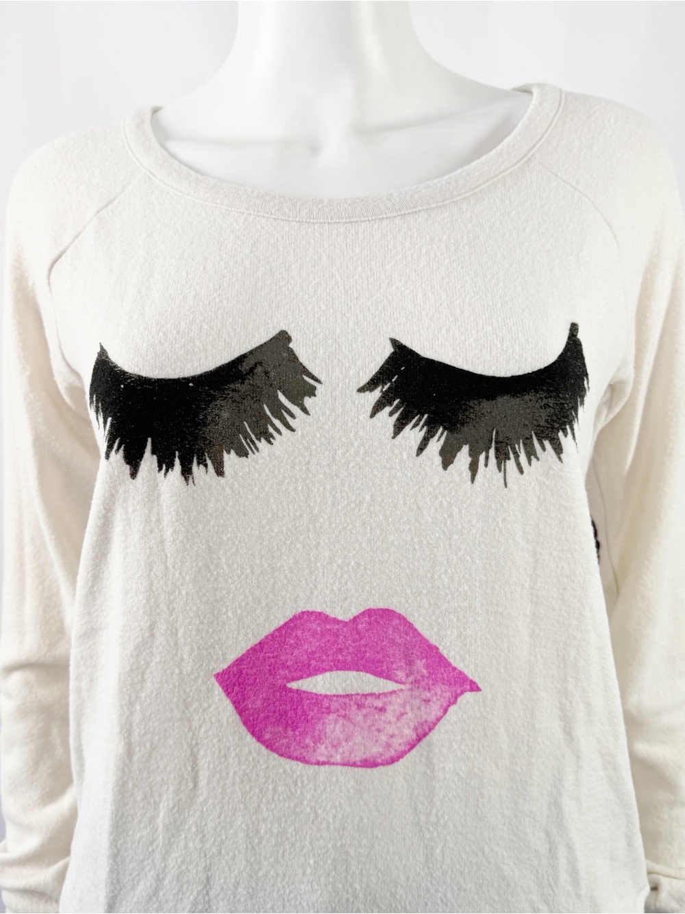 Chaser Ivory Pullover Jumper Female Face Eyelashes Size XS Casual Comfortable - Picture 2 of 8